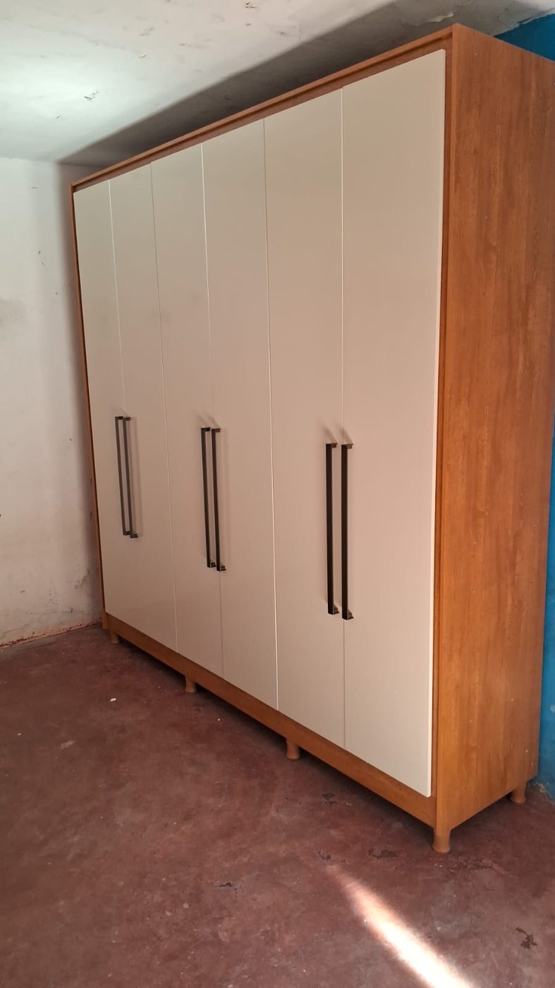 Guarda-roupa 6 portas